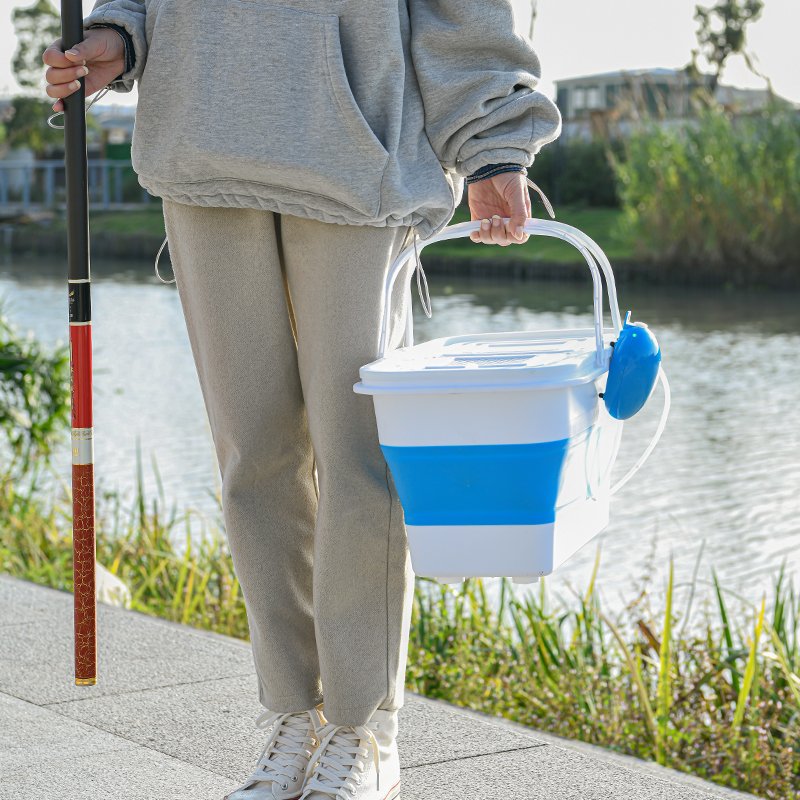 Fish drums of live fish drums are easily equipped to fold portable buckets with thick fish drums of multifunctional fishing boxes